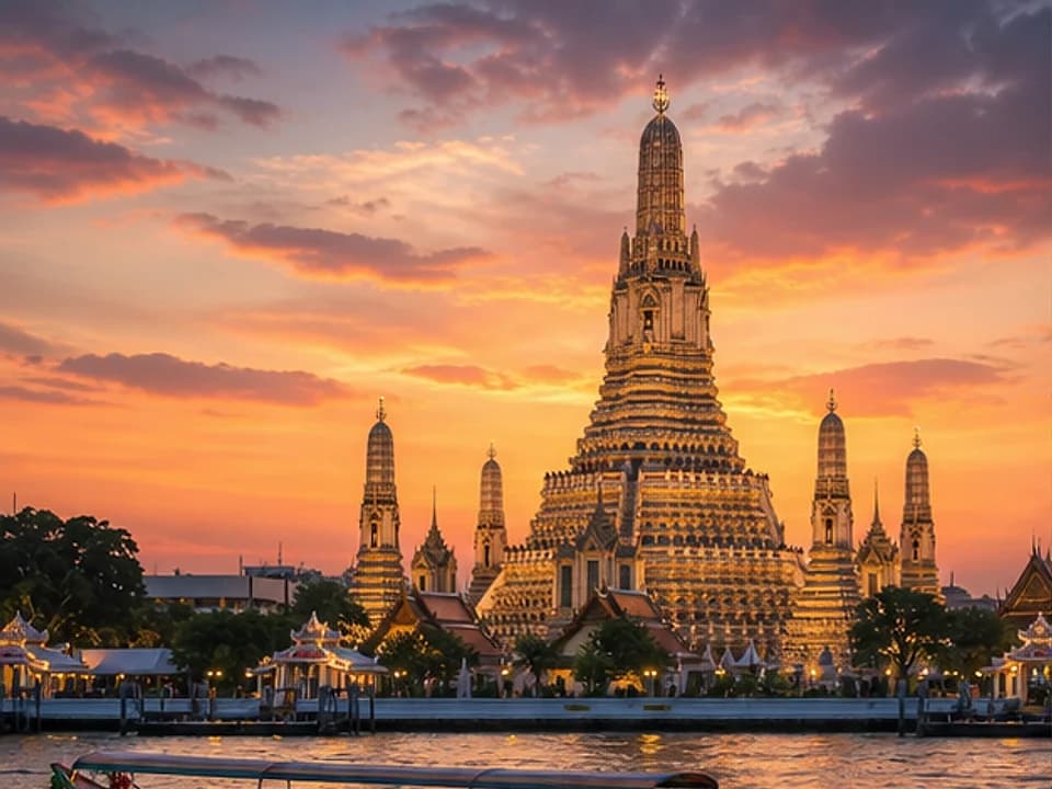 Visit a floating market experience in Bangkok