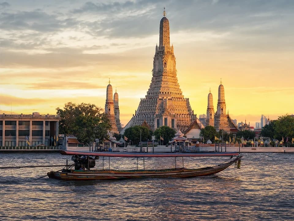 Cruise the khlongs experience in Bangkok